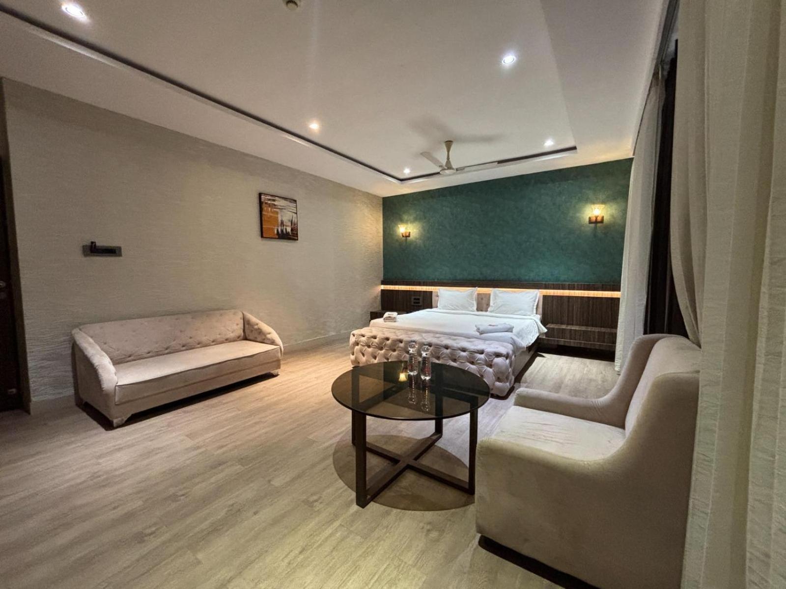 Hotel Elegant Inn Surate Exterior foto